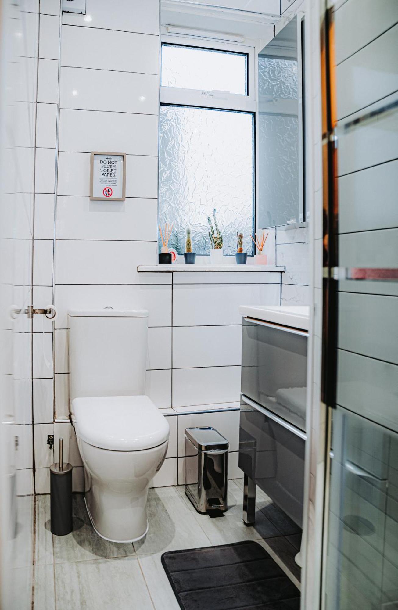 Large Bedroom, Close To Airport And Centre Accommodatie bij particulieren *